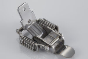 凯韬制造的不锈钢自锁锁舌，锁定装置的一部分